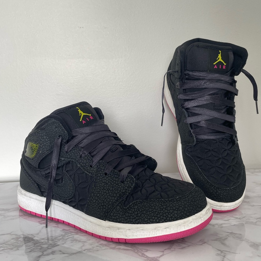 Jordan 1 Mid PHAT Black & Pink
